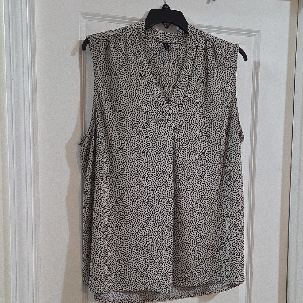 Sleeveless Black and White Patterned Women's Top